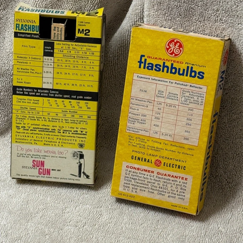 Vintage Sylvania Blue Dot M2 & GE Rhenium Flashbulbs - 2 Boxes - 8 bulbs‎ total